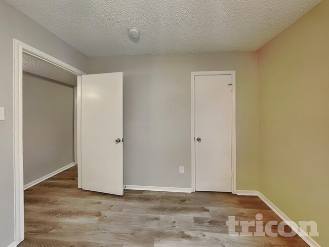 Building Photo - 1210 Green Hill Dr