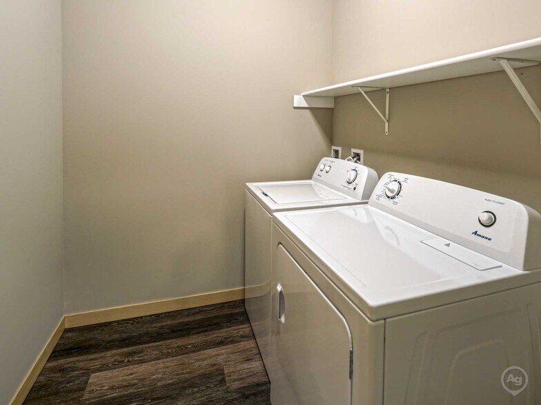 Building Photo - 2317 Parmenter St