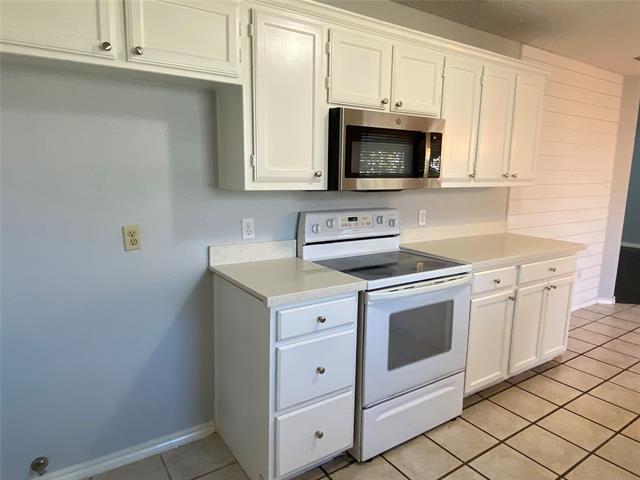 Building Photo - 5949 Sundown Dr