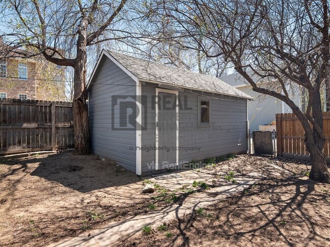 Building Photo - 319 Walnut St