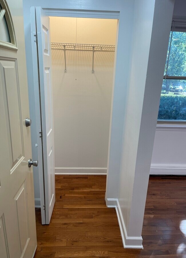 Building Photo - 1534 W Farwell Ave