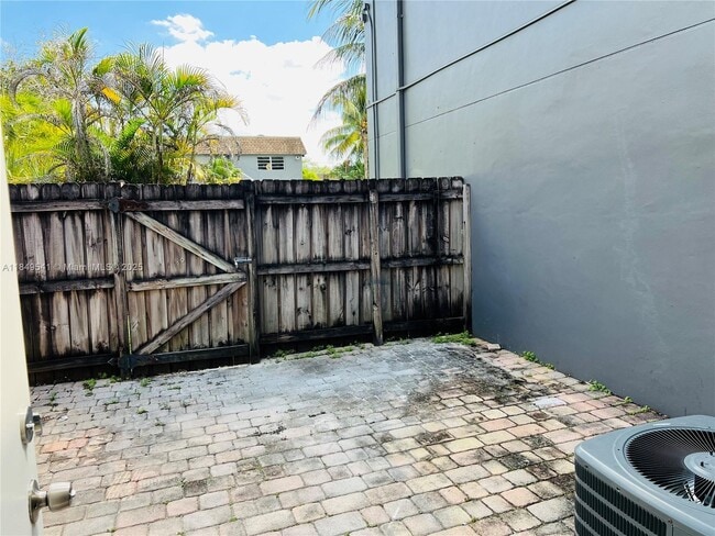 Building Photo - 4705 NW 9th Dr
