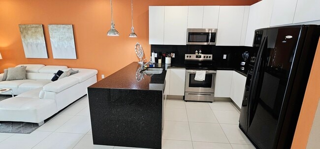 Kitchen - 1534 Retreat Cir