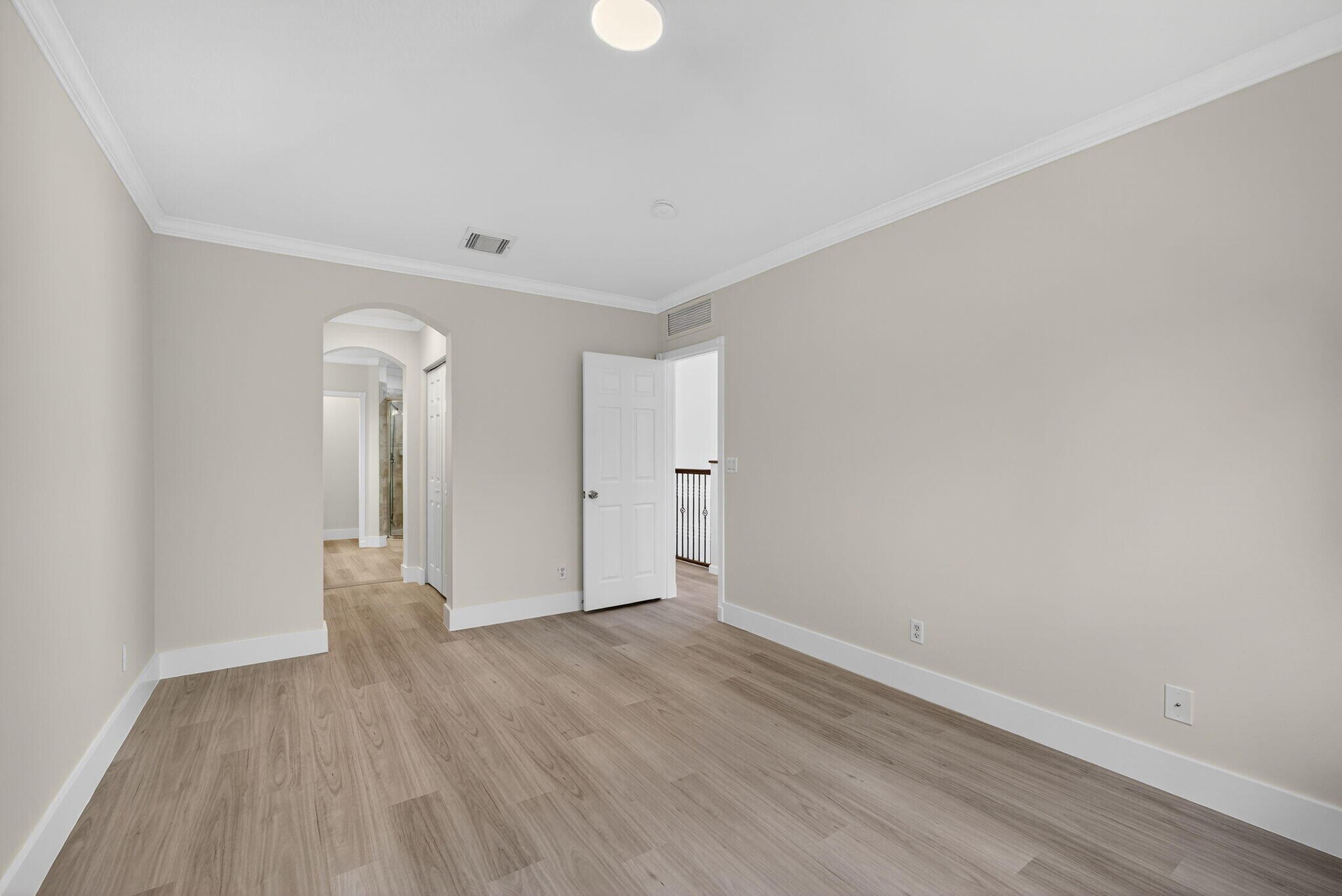 Building Photo - 2213 Oakmont Dr
