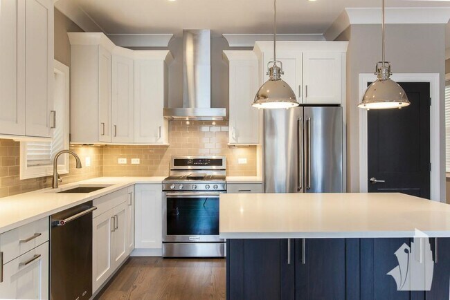 Building Photo - 878 W Lill Ave