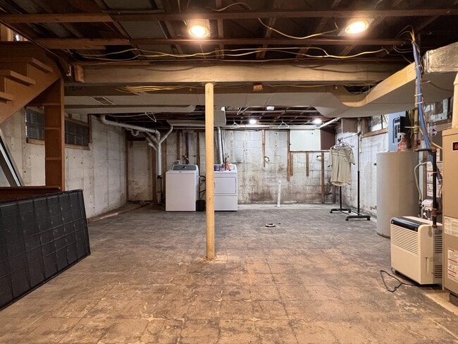 Building Photo - 1135 Sunset Dr