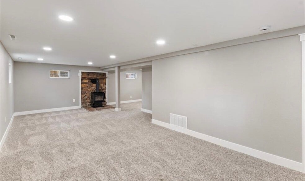 Building Photo - 1929 S Prospect Ave