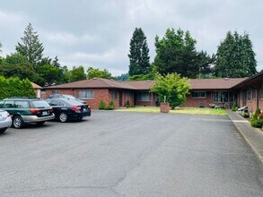 Building Photo - Mid Century Cool in SE Pdx