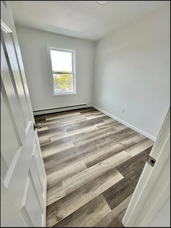 Building Photo - Brookside