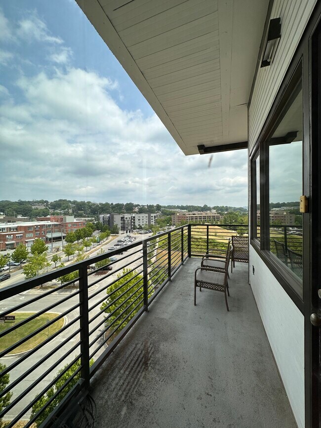 Building Photo - 200 Manufacturers Rd Unit. 701