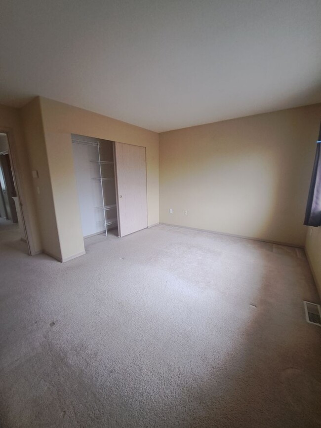 Building Photo - 3 bedroom corner lot - Bethany Available N...