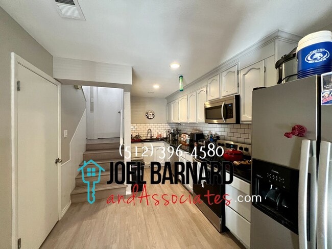Building Photo - Available Mid July: Just steps Away from Campus and Frisbee Golf Course
