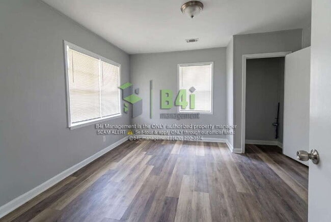 Building Photo - 909 E 8th St