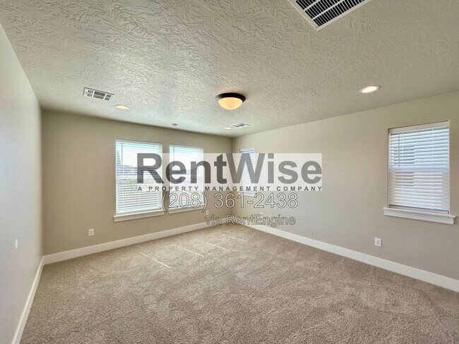 Building Photo - 5845 W Sprig Dr