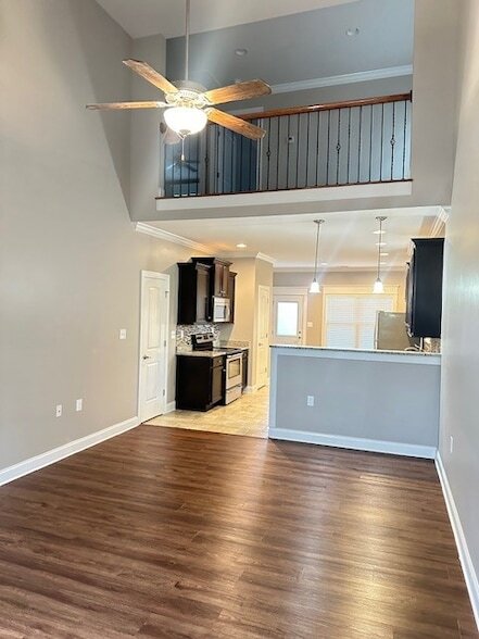 Building Photo - 112 NE Bellingham Dr