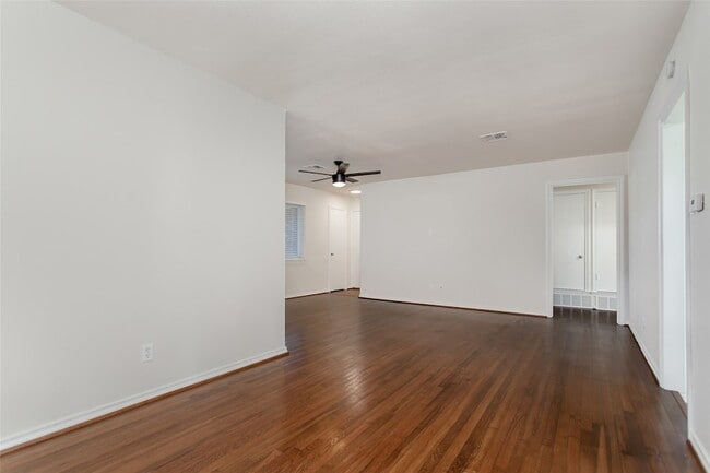 Building Photo - 6908 Wake Forrest Dr