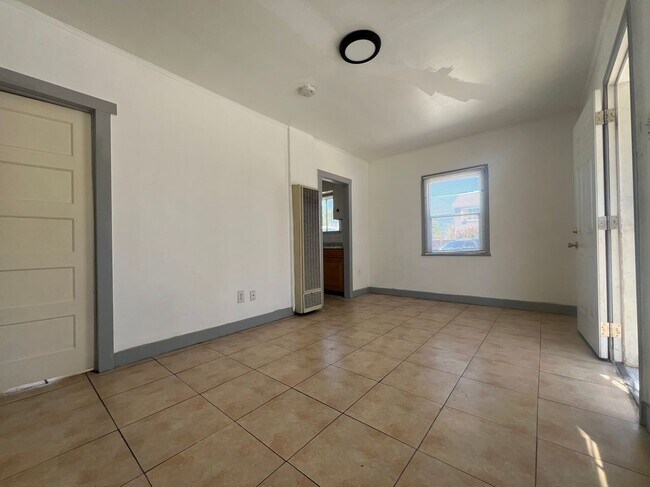 Building Photo - 137 N Marshall Ct