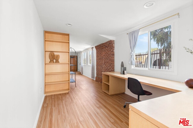 Building Photo - 4849 San Rafael Ave