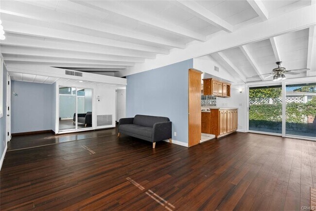 Building Photo - 115 S Gilbert St