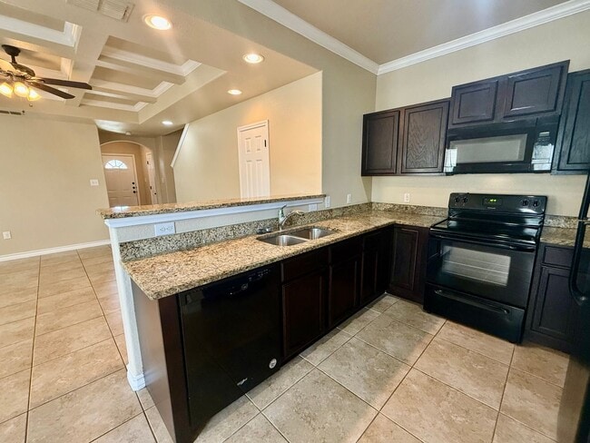 Building Photo - Beautiful 3 BR, 2.5 bath townhome located in the Judson School District