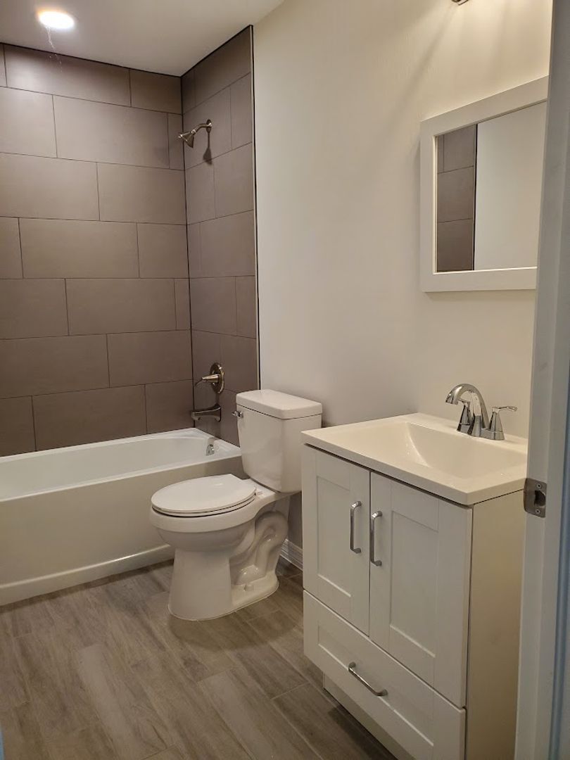 Building Photo - Coming Soon Newer 3x2 Duplex Unit