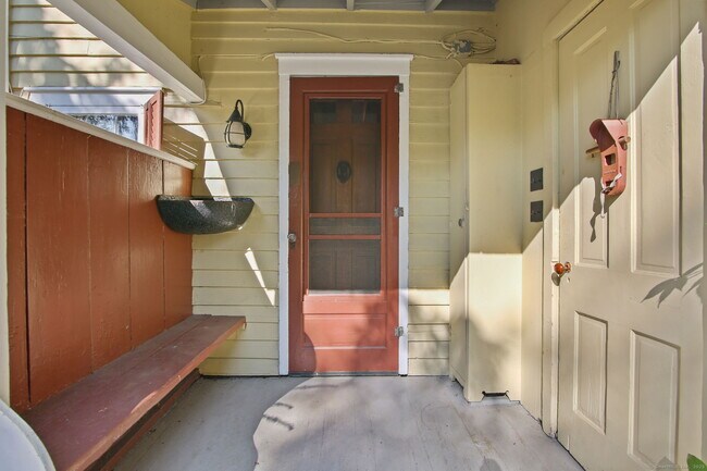 Building Photo - 83 Linden Ave