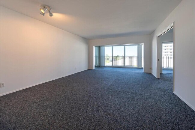 Building Photo - 3101 NE 47th Ct