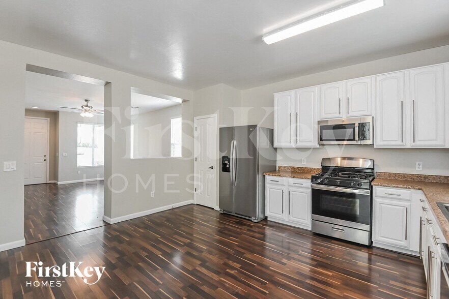 Building Photo - 7595 E Cholla Overlook Dr
