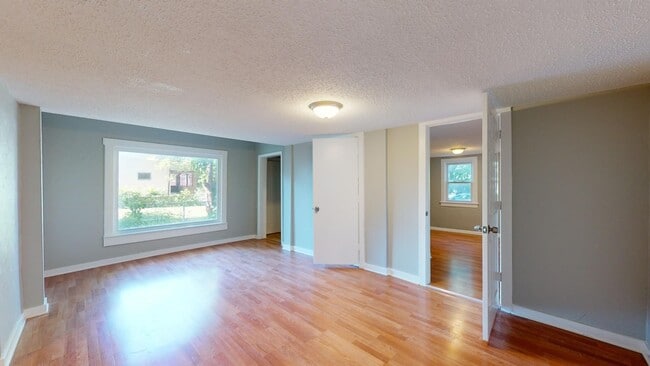 Building Photo - Clark / Fulton - 3 Bedrooms - 1 Bath - Single Family Home