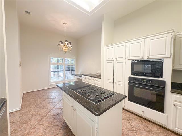 Building Photo - 5991 Lindenshire Ln