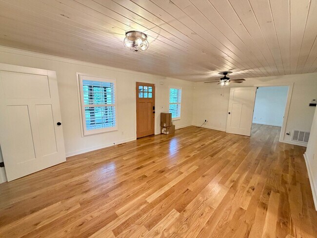 Building Photo - Renovated Ranch in Oconee County