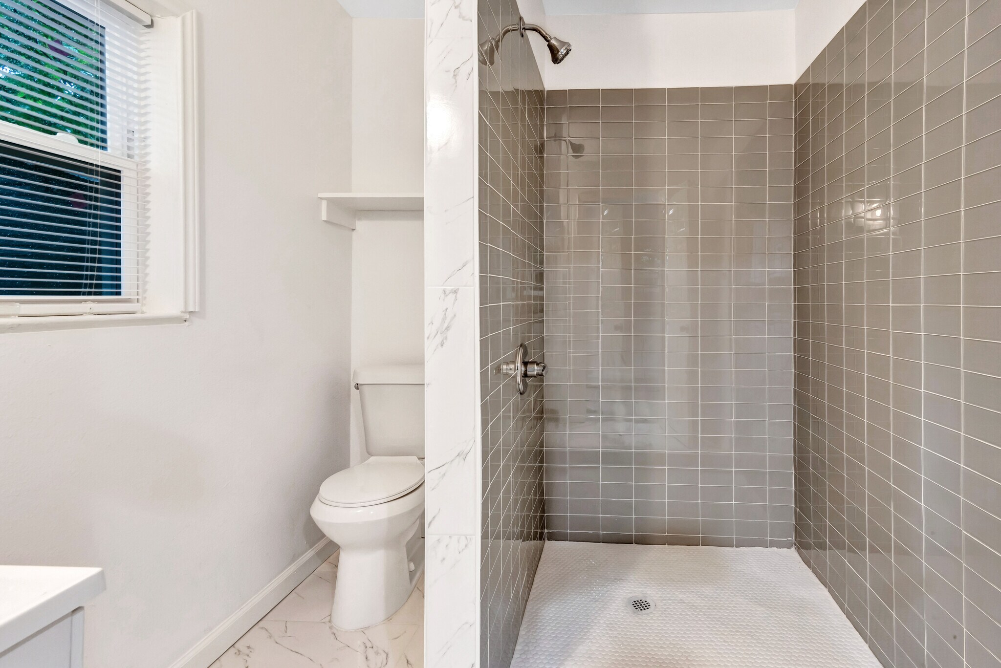 Building Photo - 425 E Sears St