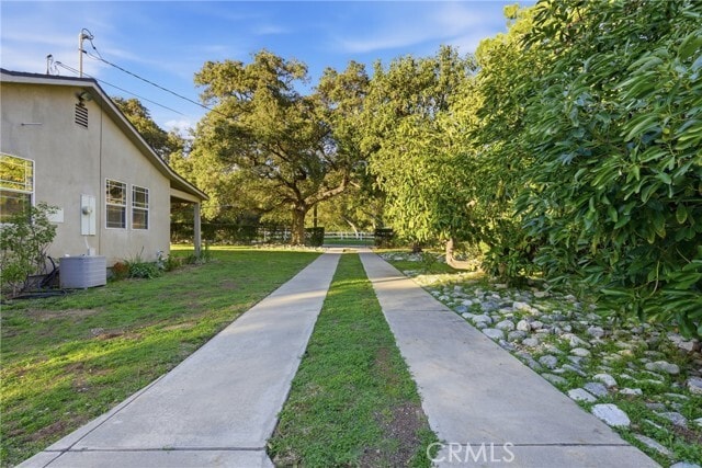 Building Photo - 1828 Royal Oaks Dr