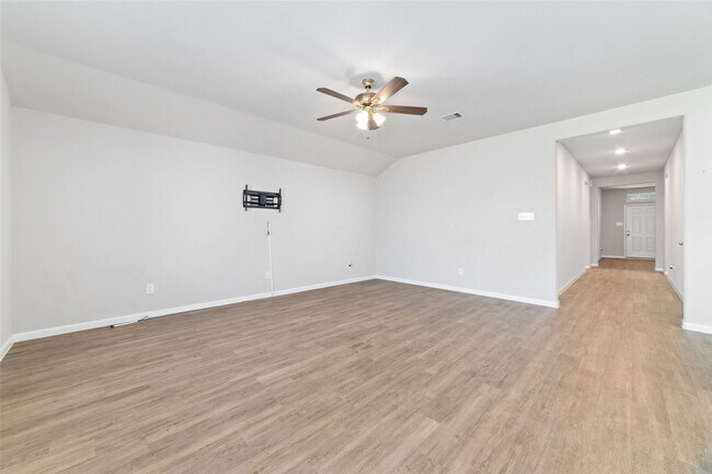 Building Photo - 21430 Poppy Pk Ave