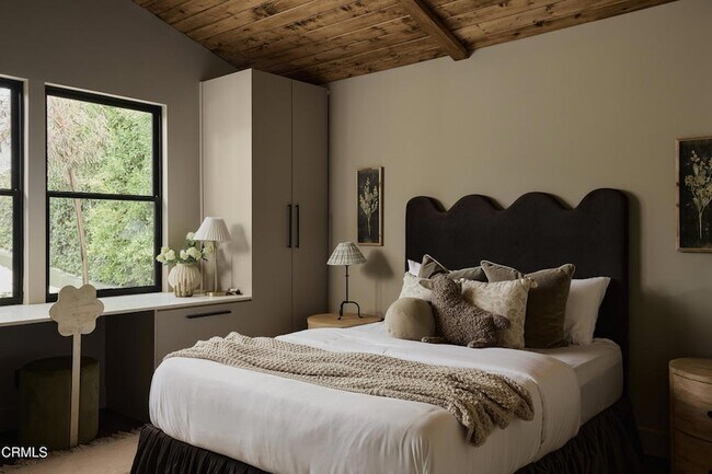 Building Photo - 12406 La Maida St