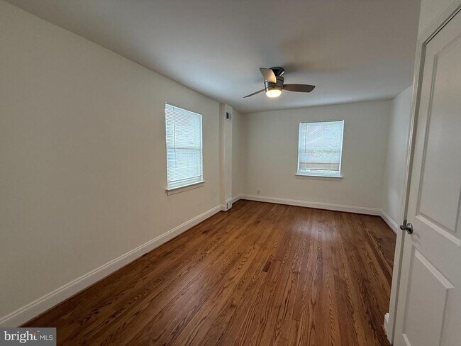 Building Photo - 3405 Carpenter St SE