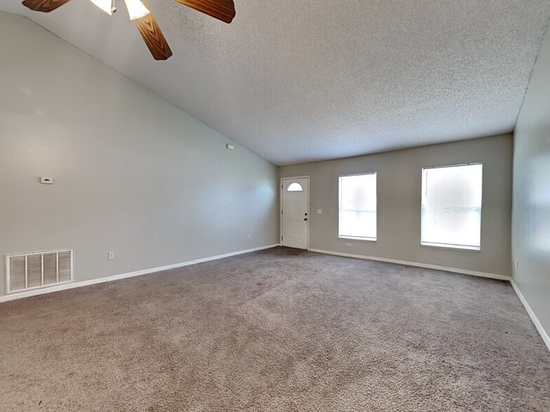 Building Photo - 3221 Utah Dr