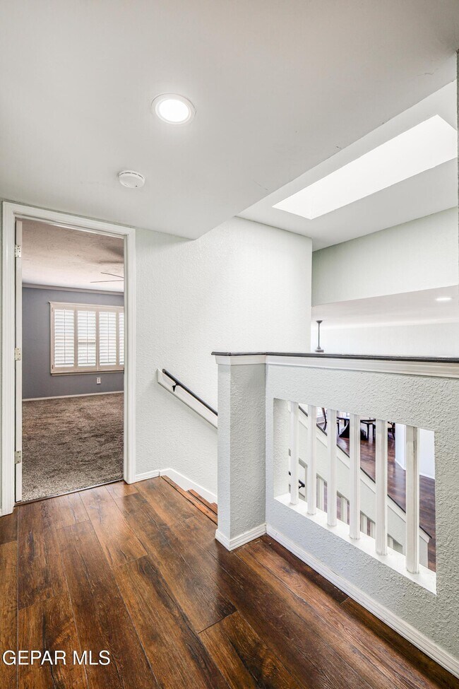 Building Photo - 6821 Pearl Ridge Dr
