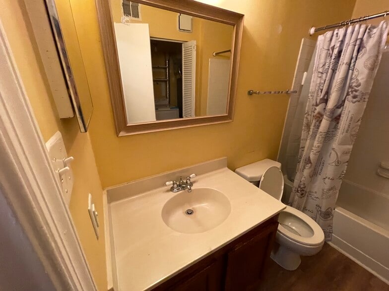 Building Photo - 12211 Stevenson Ct