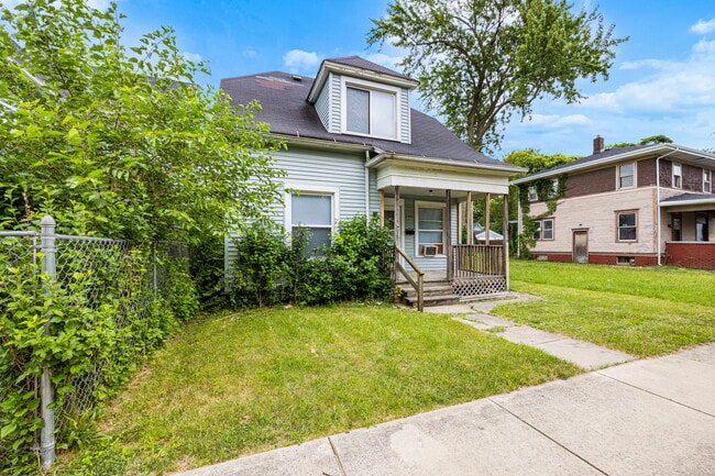 Building Photo - 744 Diamond Ave