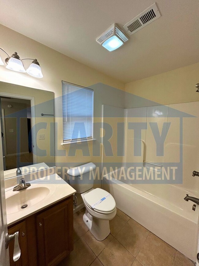 Building Photo - Single level, two bedroom townhome!