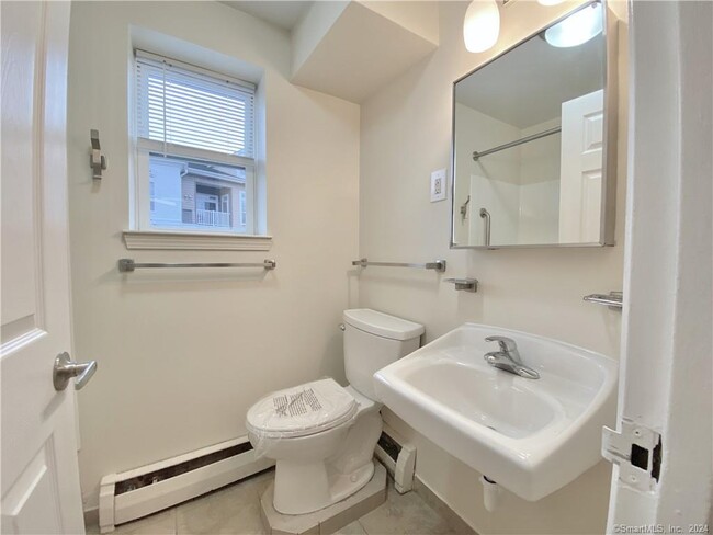 Building Photo - 18 Quintard Terrace