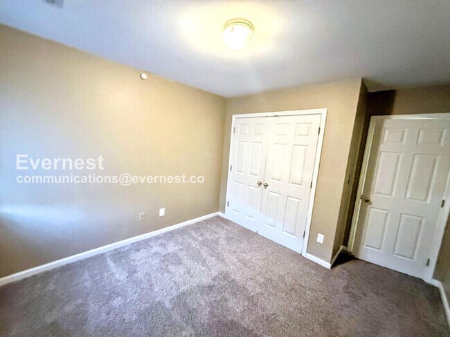 Building Photo - 607 Parkside Cir