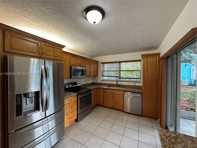 Building Photo - 2651 SE 19th Ct