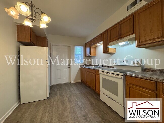 Building Photo - 210 E Yale St