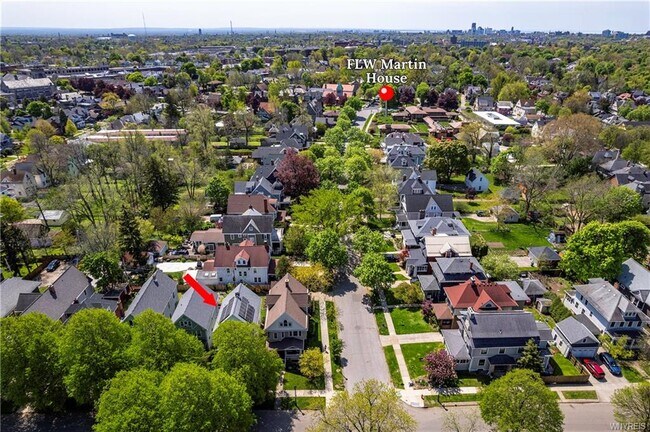 Building Photo - 95 Russell St