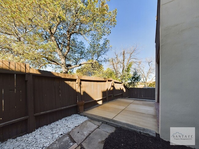 Building Photo - Gorgeous Ground Level Condo at Los Arroyos across from Hospital