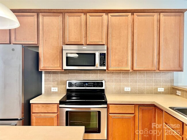 Building Photo - 1205 Gainsborough Dr