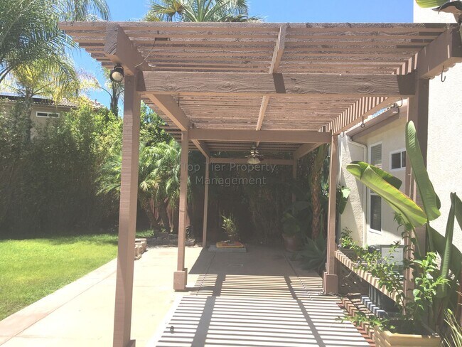 Building Photo - ***Beautiful 4 bed / 3 bath / 2,913 sqft H...