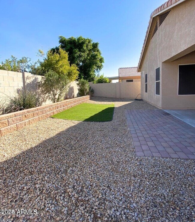 Building Photo - 2643 S 156th Ave